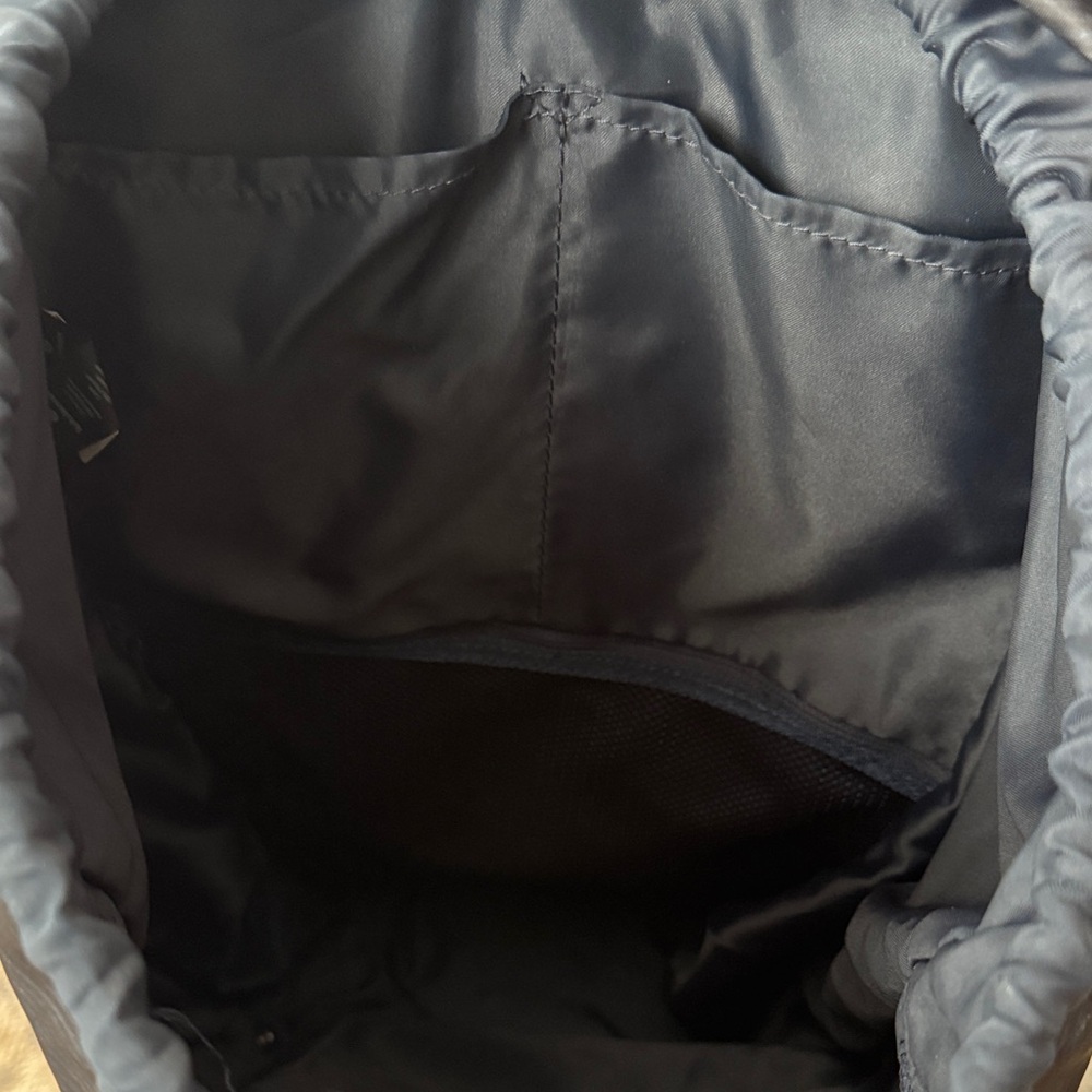 Lululemon Command The Day Backpack - Picture 3 of 4